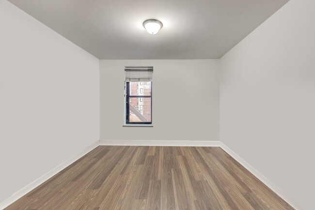 Building Photo - 2100 N Lincoln Park W