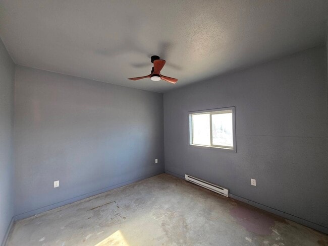 Building Photo - 2021 N Rd 48