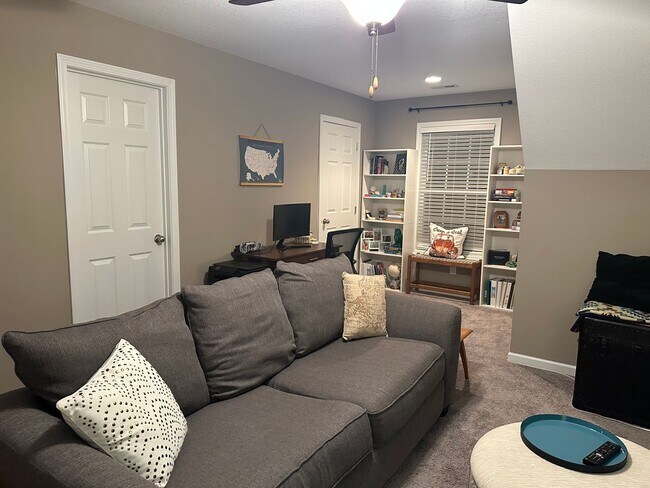 Building Photo - Maryville 37803 - 3 bedroom, 2.5 bath home - Contact Tanner Fee (865) 850-5103