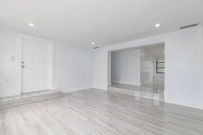 Building Photo - 1313 SW 37th Ave