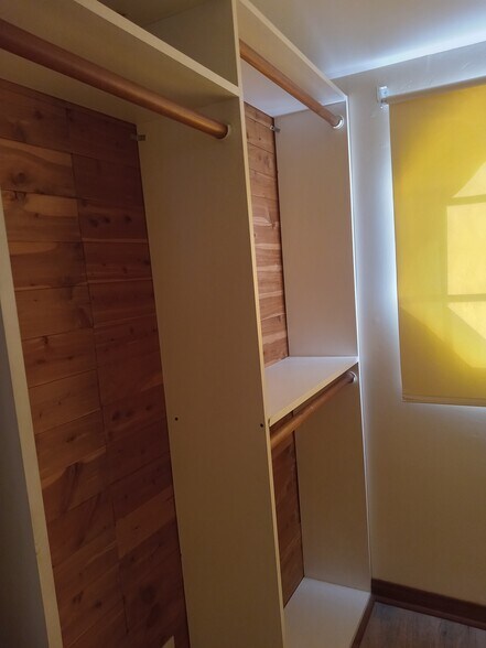 Building Photo - 408 S Ash Ave