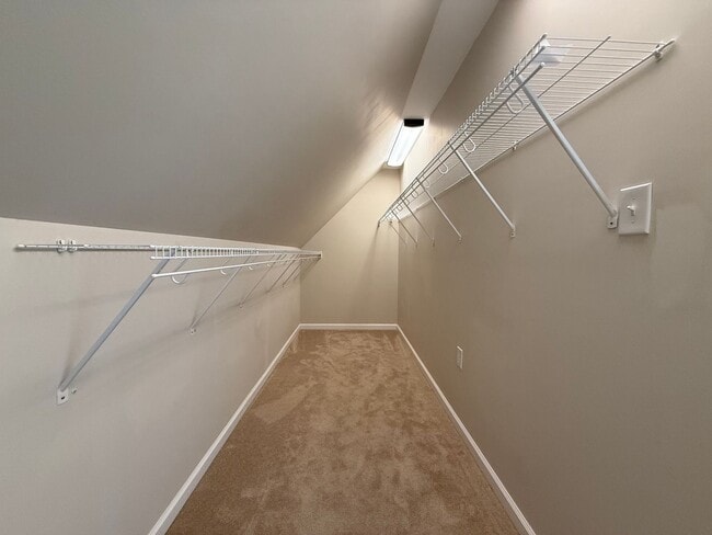 Building Photo - 3 Bedroom 3.5 Bathroom Home Located in Greeneville, TN