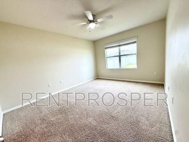 Building Photo - 3005 Country Club Cir