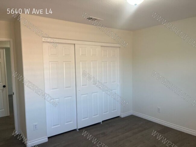 Building Photo - 5640 W Ave L4