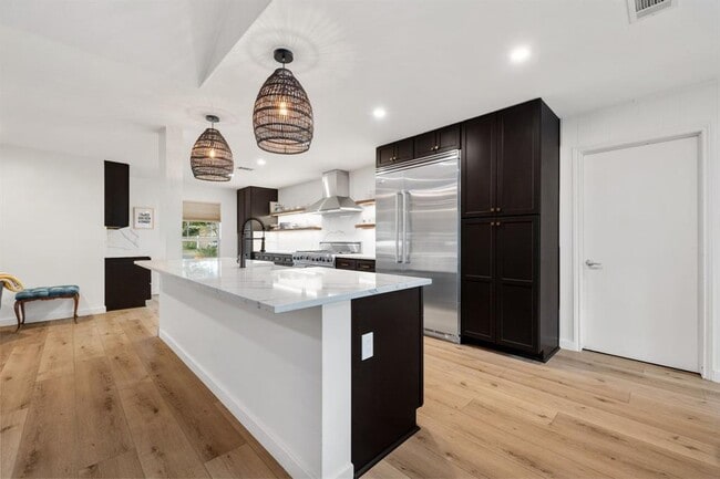 Building Photo - 2303 Inverrary Cir