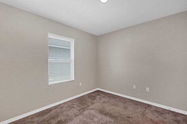 Building Photo - Sunny, Move-In Ready 4-Bed Home in Winter Haven with Modern Finishes and Two-Car Garage