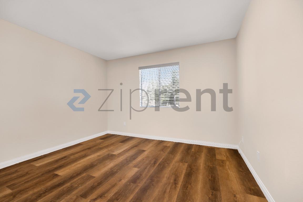 Building Photo - Unit 1008