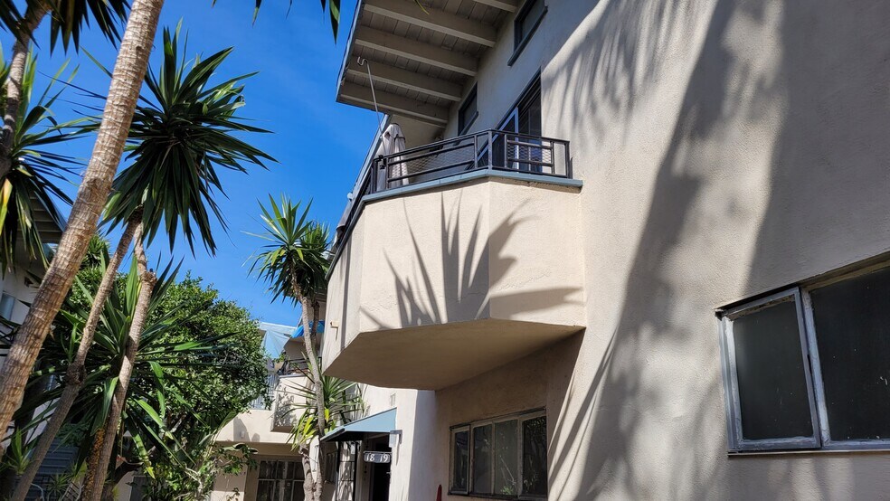 Building Photo - 12015 Lamanda St