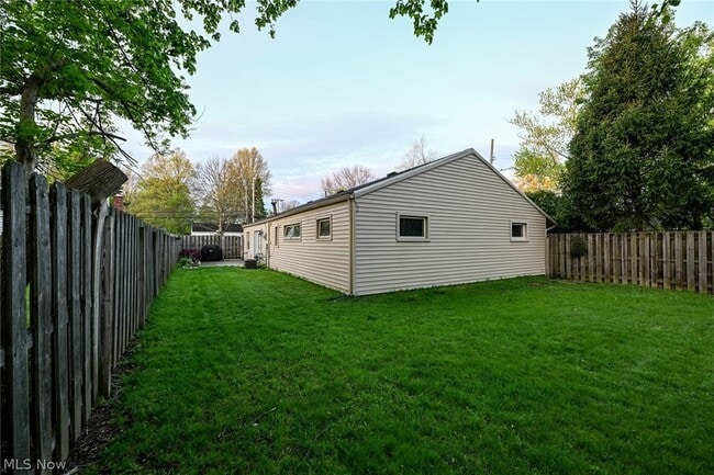 Building Photo - 287 Edgewood Dr