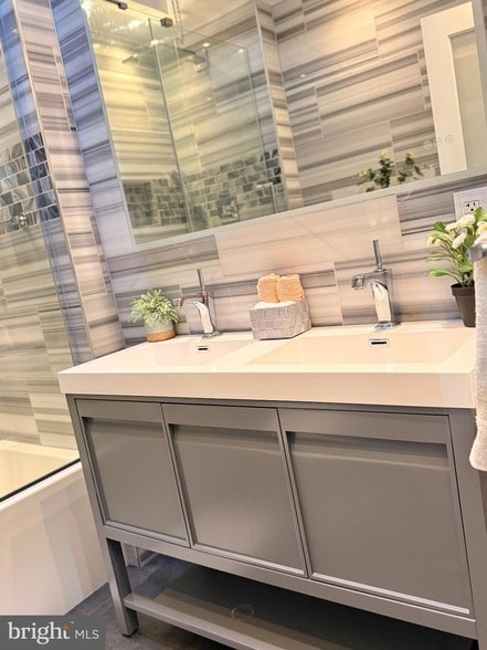 Building Photo - 1407 S 28th St