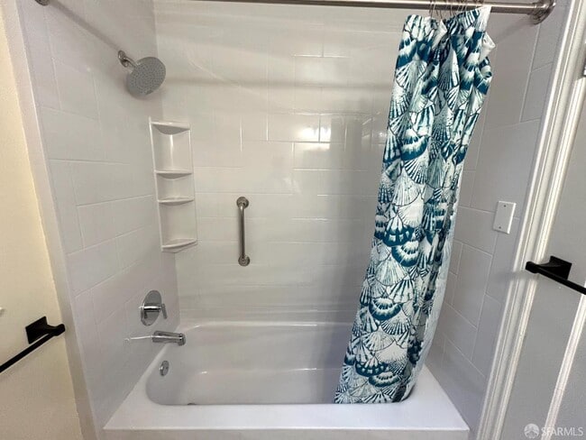 Building Photo - 106 Caselli Ave