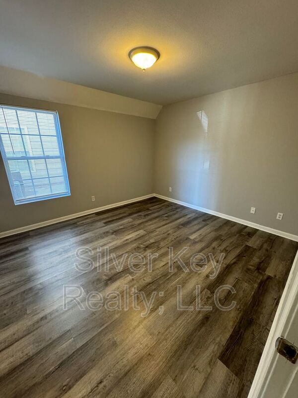 Building Photo - 250 Willow Creek Drive