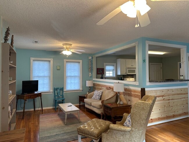 Building Photo - 2 Bed 2 Bath Fully Furnished Home