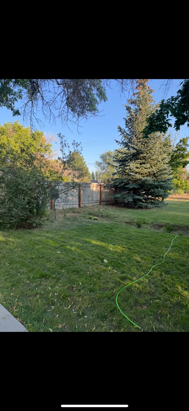 Building Photo - 3550 E 109 N