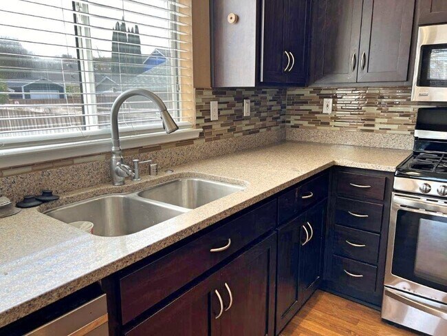 Building Photo - Modern 4 Bedroom 3 Bath Close to Marina Suisun City *Star Rentals