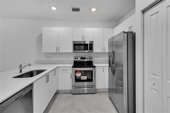 Building Photo - 260 SW 159th Way