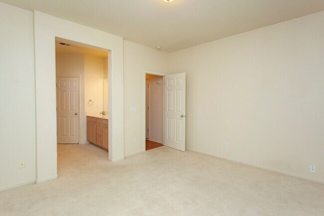 Building Photo - Move-In Ready Sparks Home with 2 Car Garage