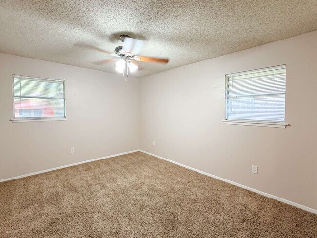 Building Photo - Charming 3-Bedroom Haven with Cozy Fireplace in North Richland Hills!
