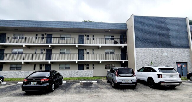 Building Photo - 7911 N Colony Cir