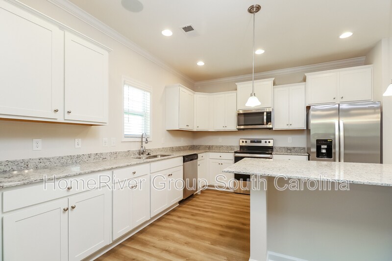 Building Photo - 3085 Litchfield Ave