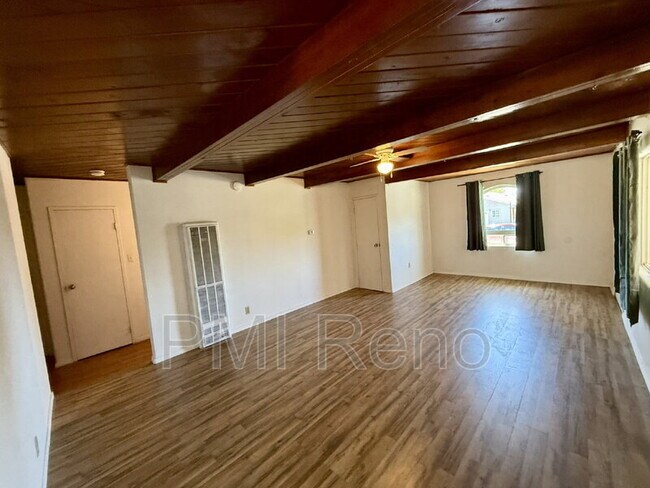 Building Photo - 335 Denslowe Dr