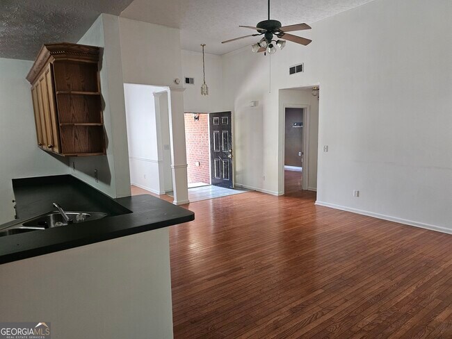 Building Photo - 40 Summerwood Ln