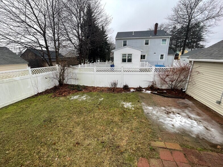 Building Photo - 21 McLean St