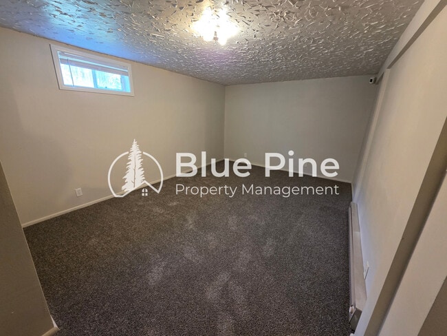Building Photo - 640 Lincoln Dr