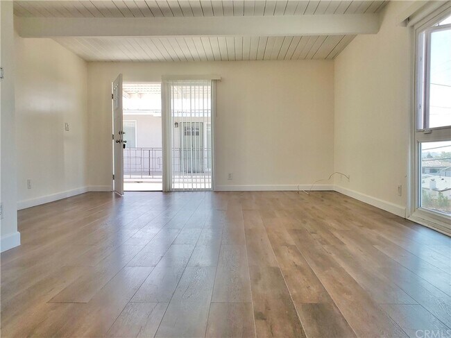 Building Photo - 25081 La Cresta Dr