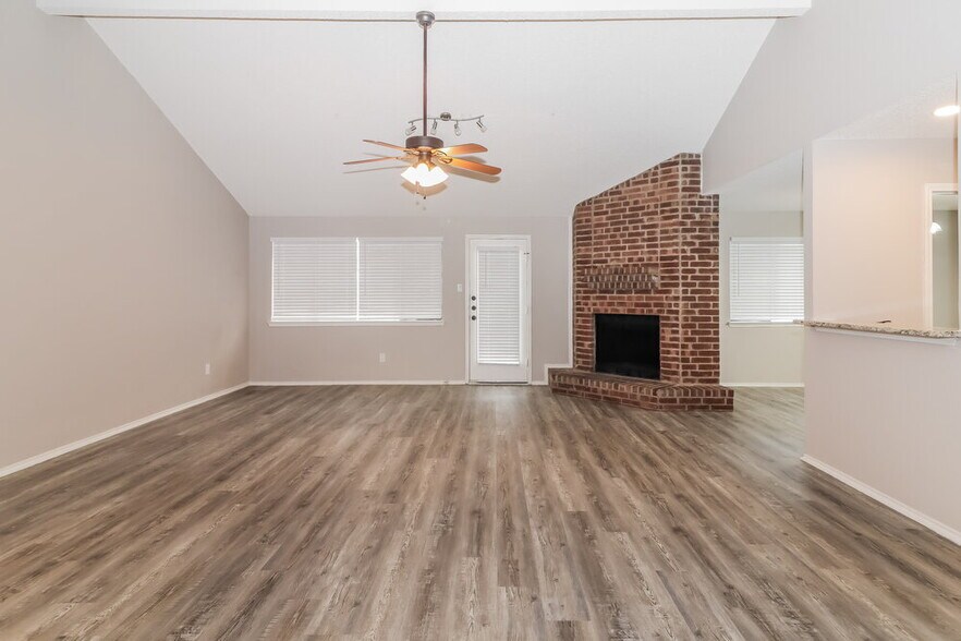 Building Photo - 2301 Fall Ct