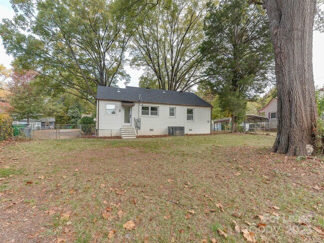 Building Photo - 2721 Mayflower Rd