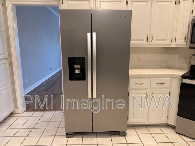 Building Photo - 88 E Cydnee St