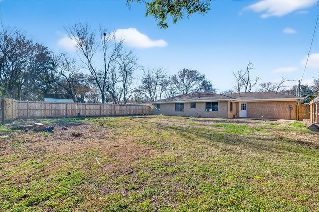 Building Photo - 703 Coryell St