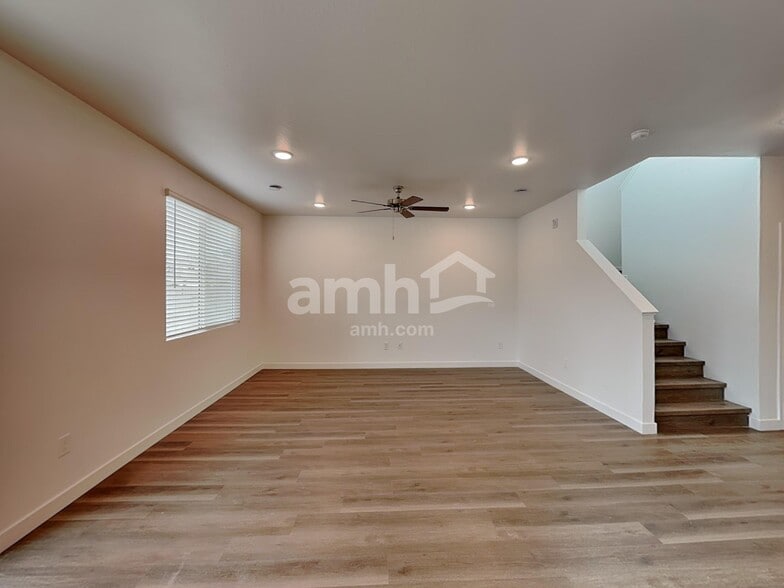 Building Photo - 9724 W Parkway Dr
