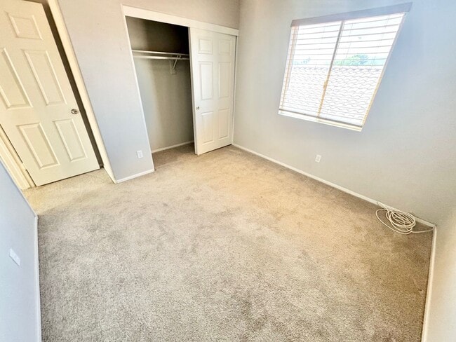 Building Photo - LIMITED TIME ONLY: $500 OFF 2ND MONTH'S RENT -MOVE IN W/IN TWO WEEKS TO TAKE ADVANTAGE of this Be...