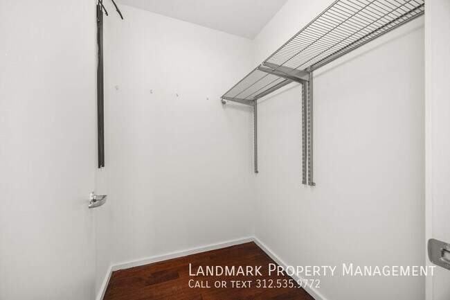 Building Photo - 550 N St Clair St