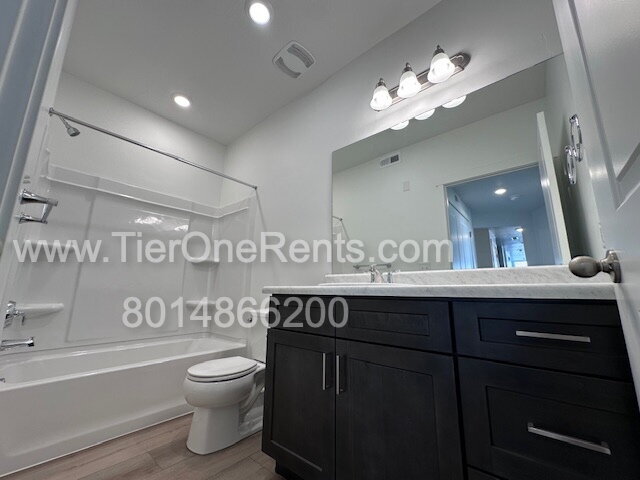 Building Photo - Move-in special:  First month's rent free!
