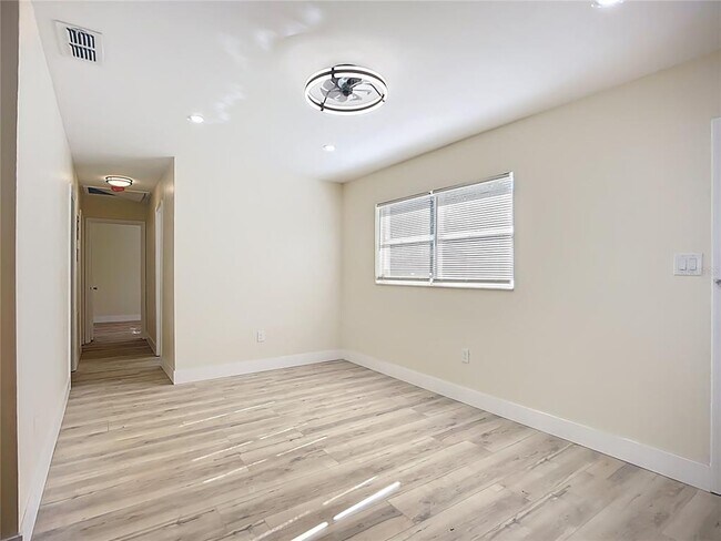 Building Photo - 4513 W Gray St