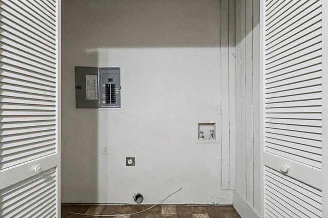 Building Photo - Renovated 3 Bedroom 2 Bath Home