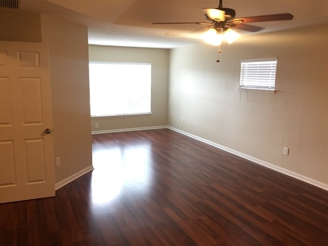 Building Photo - 1779 Ferncreek Dr