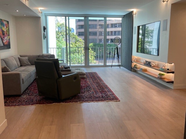 Building Photo - 10433 Wilshire Blvd