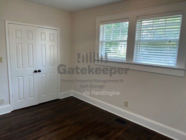 Building Photo - 1565 Walker Ave