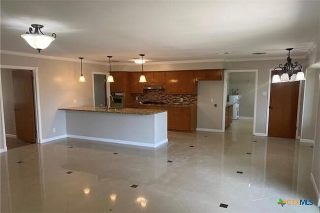 Building Photo - 200 Uecker Dr