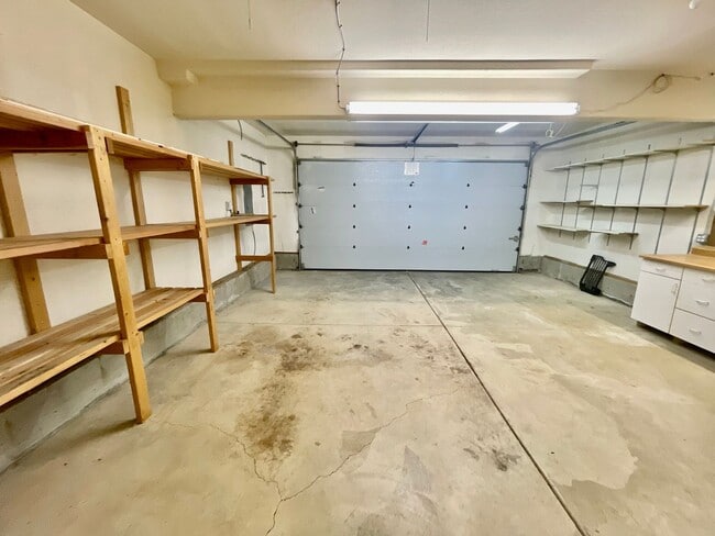 Building Photo - $500 first month rent credit!!! Convenient...