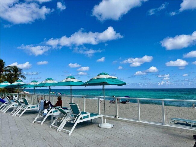 Building Photo - 3140 S Ocean Dr