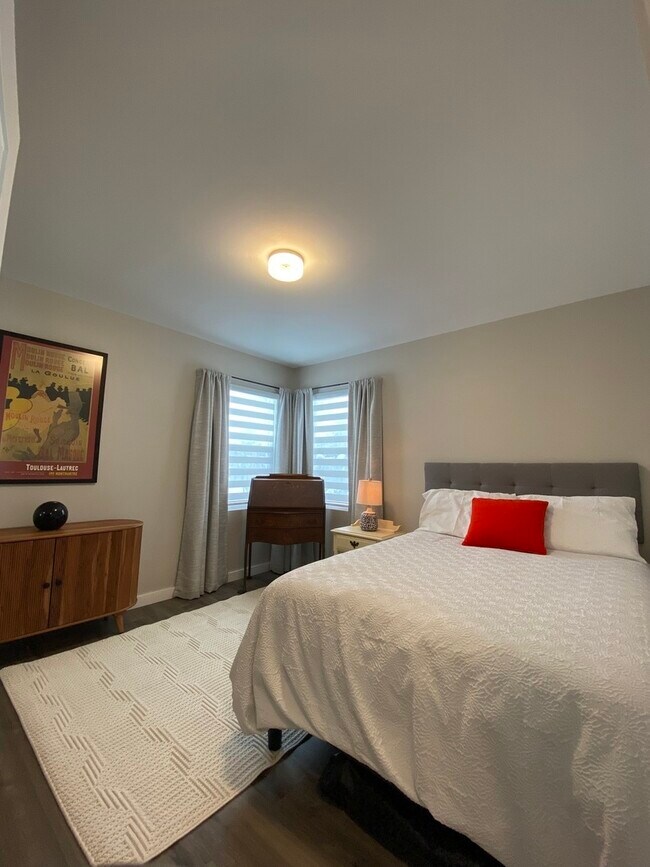 Building Photo - 221 Nordica Ave