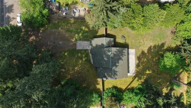 Building Photo - MOVE IN READY NOW!! 4 bed 1 bath on shy half acre! North Thurston School District