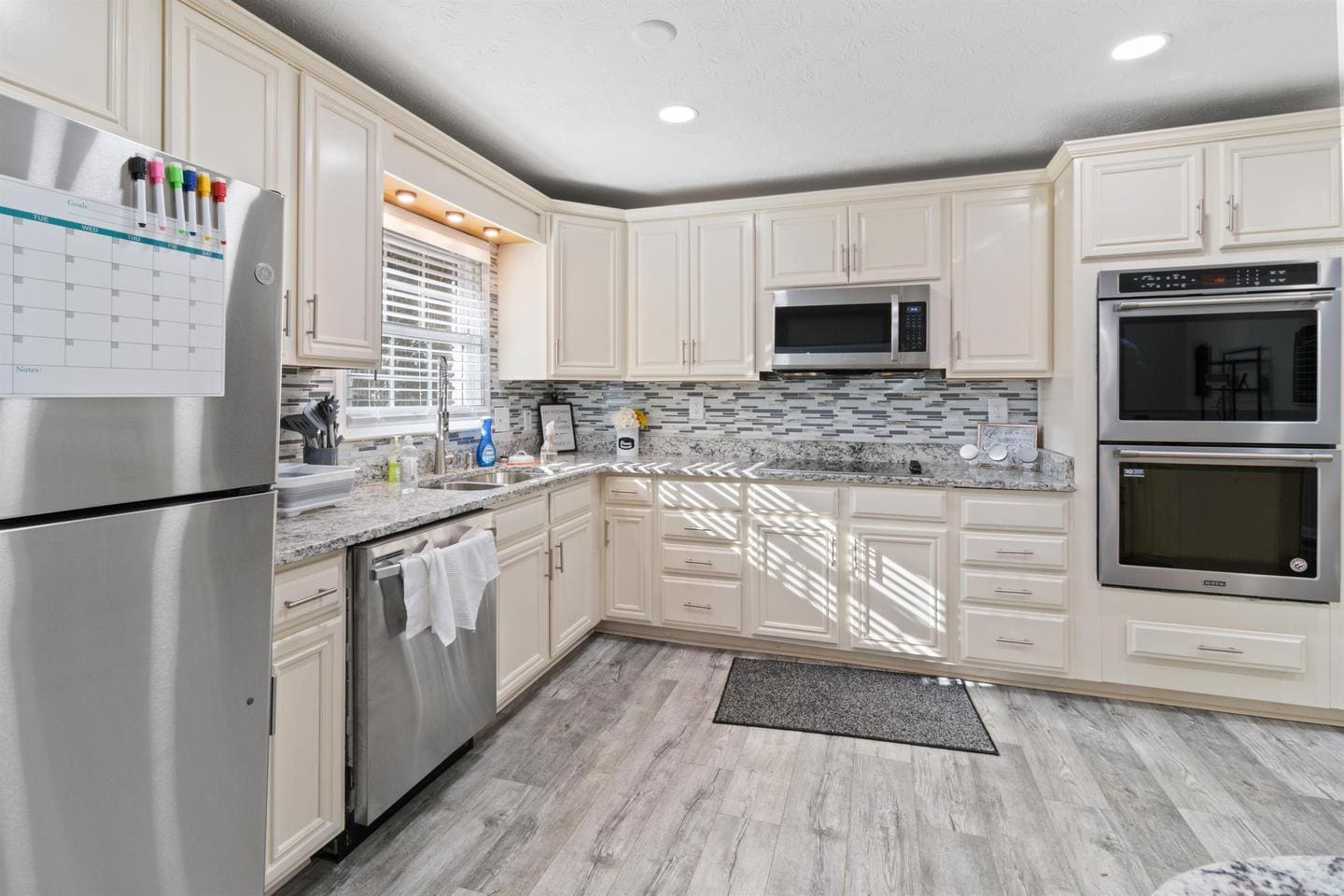 Building Photo - Bright, Spacious Stone Mountain Residence ...