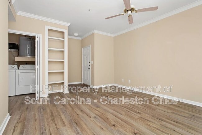 Building Photo - 700 Daniel Ellis Dr