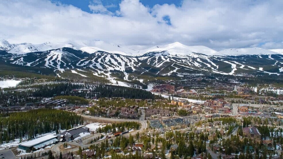 Building Photo - 455 Village Rd